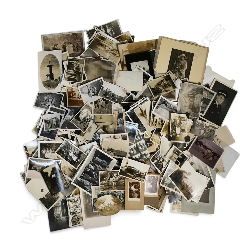 LG COLLECTION OF LATE 19TH - MID-20THC PHOTOGRAPHS, PORTRAITS & FAMILY Image 1++